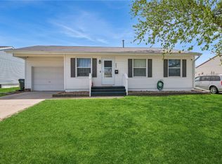 5621 Plainview Dr NW, Cedar Rapids, IA 52405