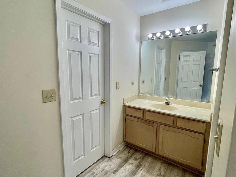 823 Addison Ave — Photo 20