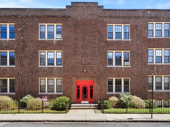 31 Park St APT 4, Brookline, MA 02446