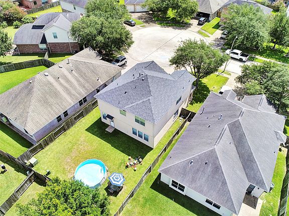 3rd image of 407 Drake Ln