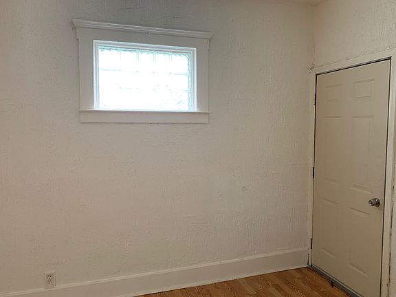 3rd image of 1522 La Belle St
