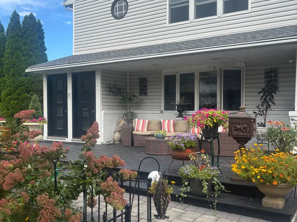 27 Hendrick Ave, Glen Cove, NY 11542