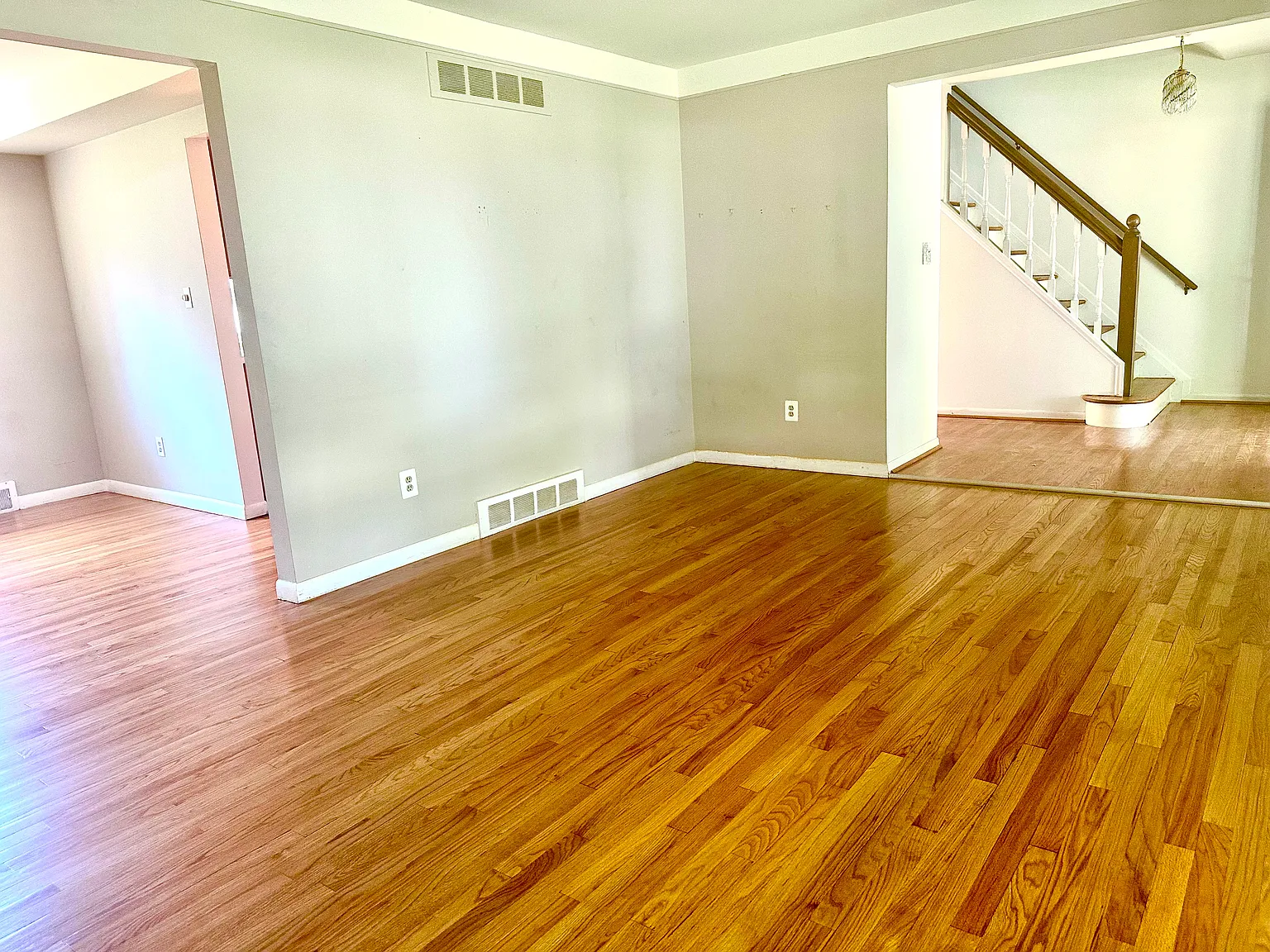 3 bed, 2311 sqft, $2,700 — Photo 3