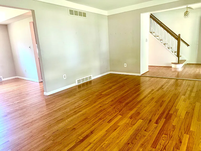32307 Cambridge Dr — Photo 3