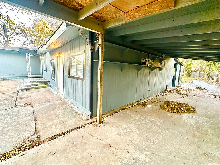 104 E Fowler Ave — Photo 8