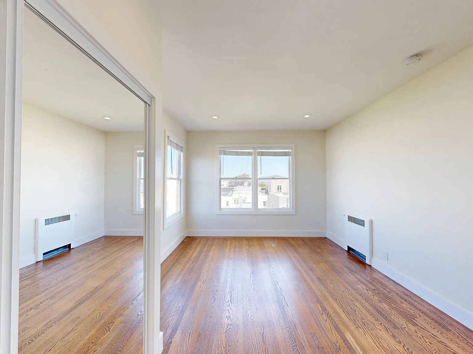 1660 Bay Street — Photo 2