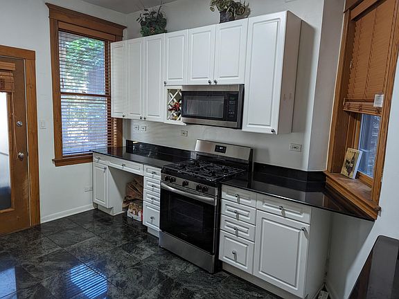 2nd image of 3838 N Kenmore Ave #1