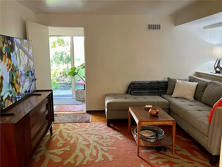 24 Menlo Pl #LOWER — Photo 5