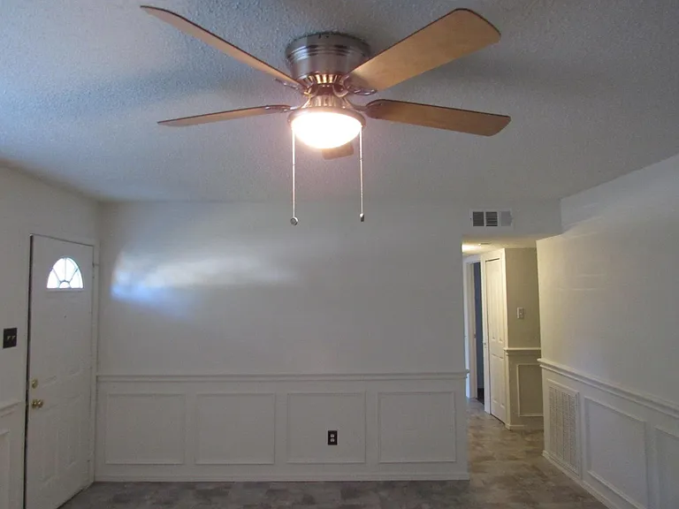 7901 Trimble Dr — Photo 5