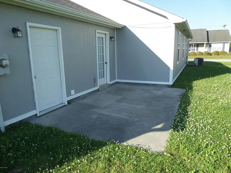401 Sumrell Way — Photo 22