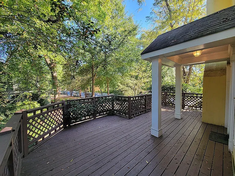 3 bed, 2.5 bath, 2044 sqft, $4,400 — Photo 4