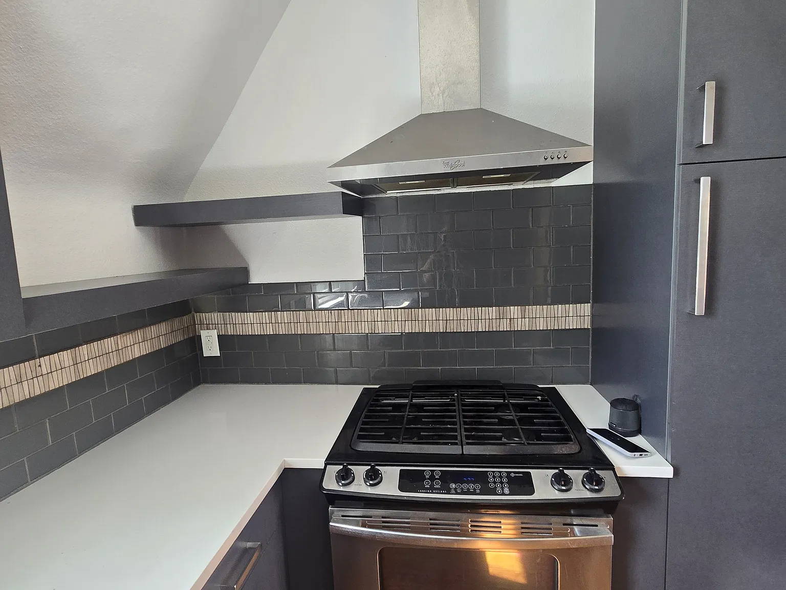 2 bed, 700 sqft, $2,500 — Photo 2