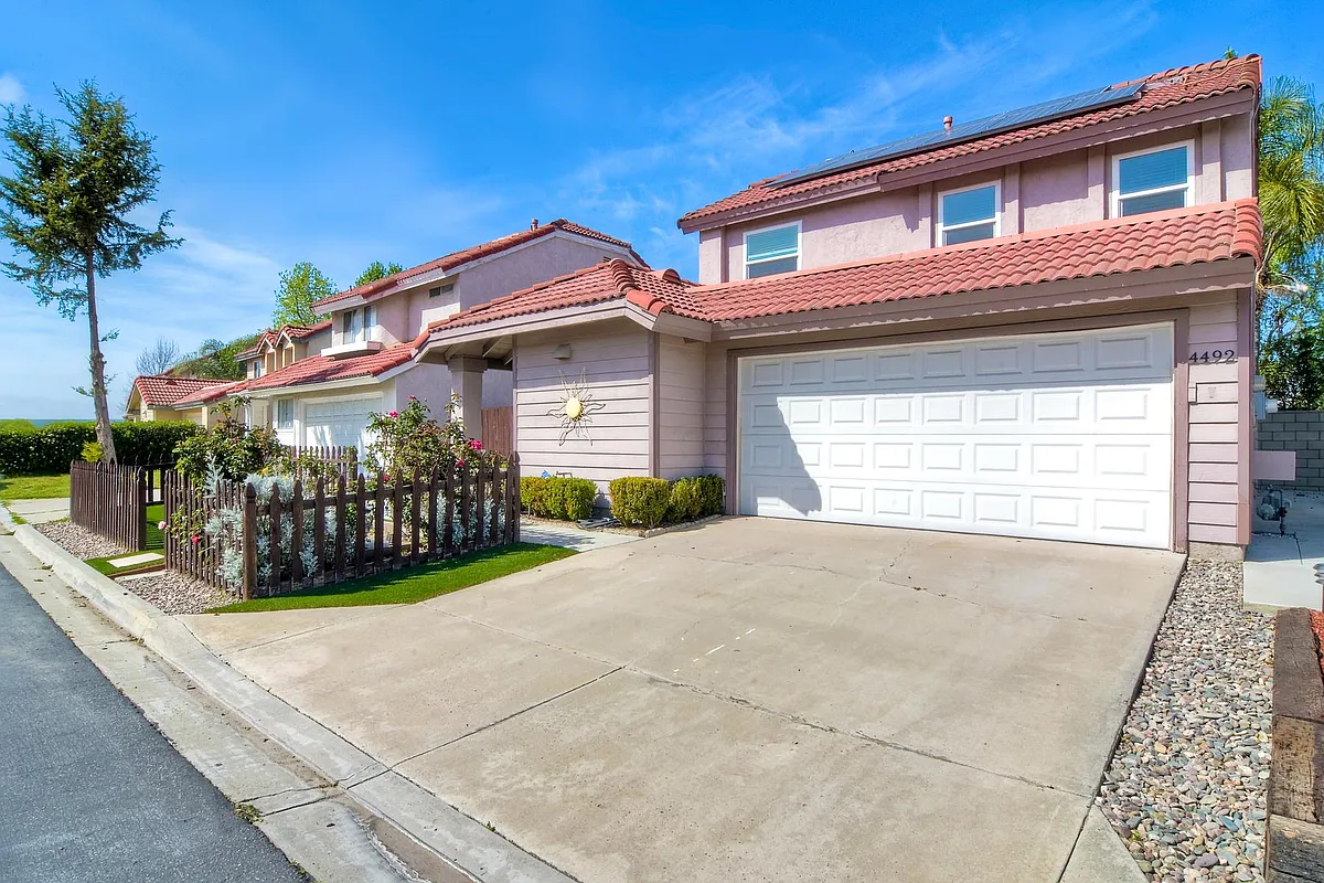 Building Photo - 4492 Goldfinch Way