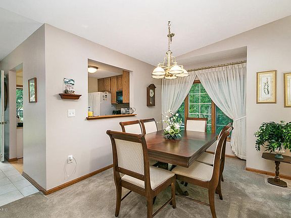 5th image of 4384 Valley Vale Dr NE