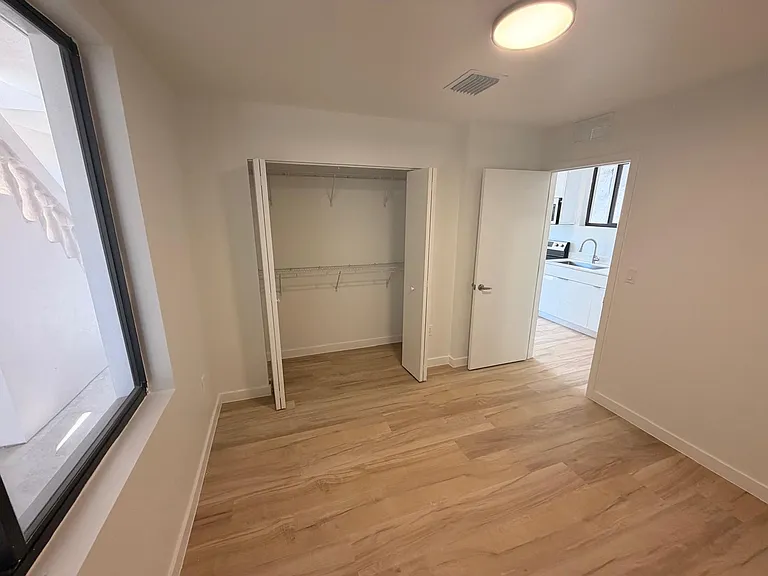 37 NW 12th Ave — Photo 11