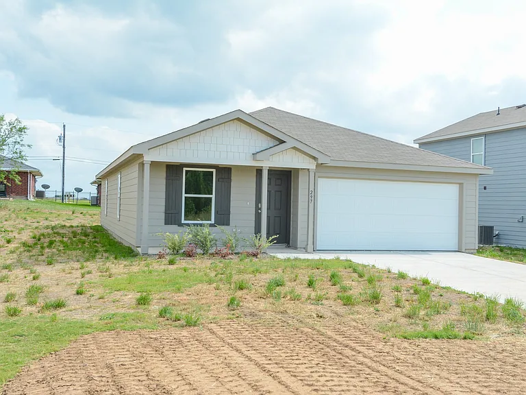 297 Victory Dr — Photo 2