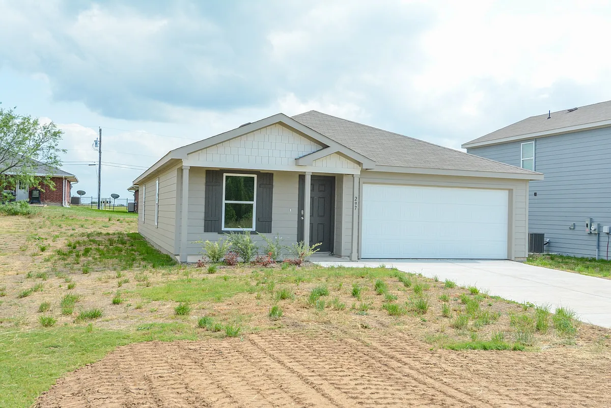 Building Photo - 297 Victory Dr