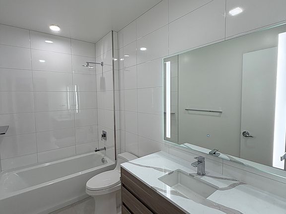 5th image of 10232 NE 10th St #502