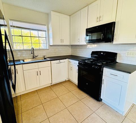 5th image of 2130 Andover Dr