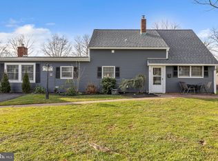 55 Newberry Ln, Levittown, PA 19054