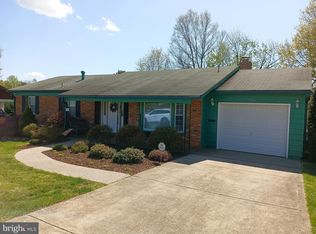 5004 Chanticleer Ave, Annandale, VA 22003