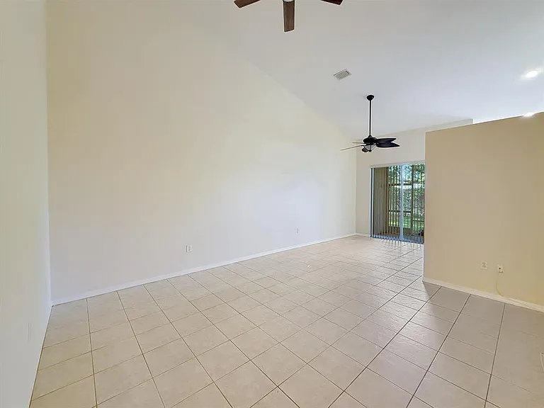 2400 E Aragon Blvd #2 — Photo 7