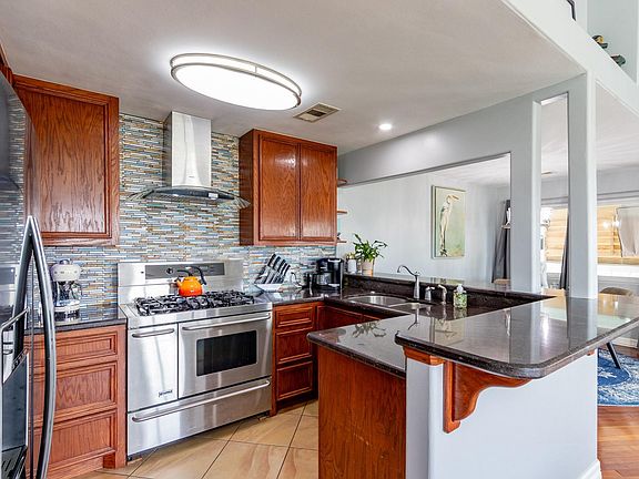 4th image of 2414 Avenue P