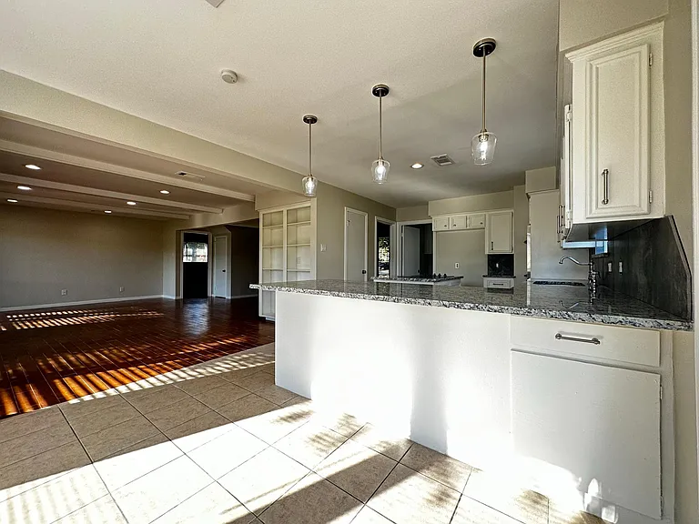 11106 Ellwood St — Photo 5