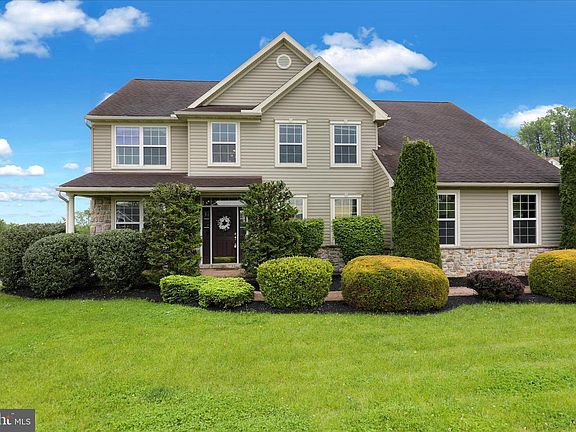 3rd image of 121 Great Bend Way