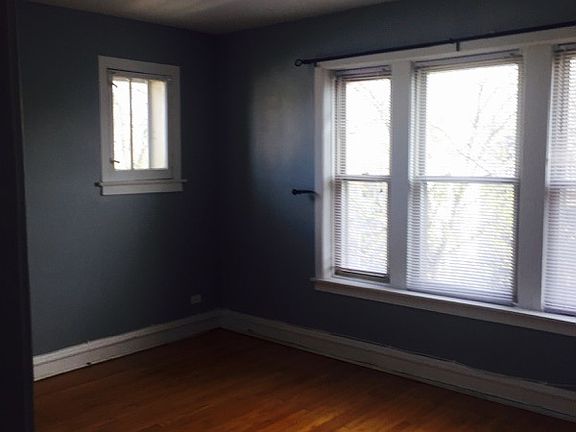 5th image of 1056 W Cornelia Ave #3
