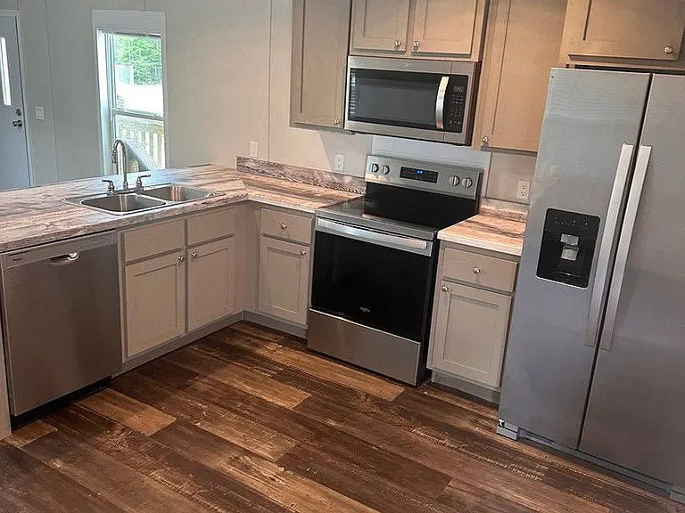 443 W Dogwood Ave — Photo 4