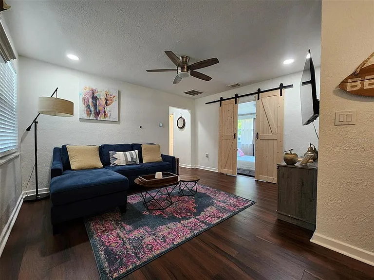 618 S Crest Ave — Photo 5