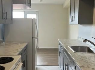 16 Main St #1A, Mississauga, ON L5M1X3