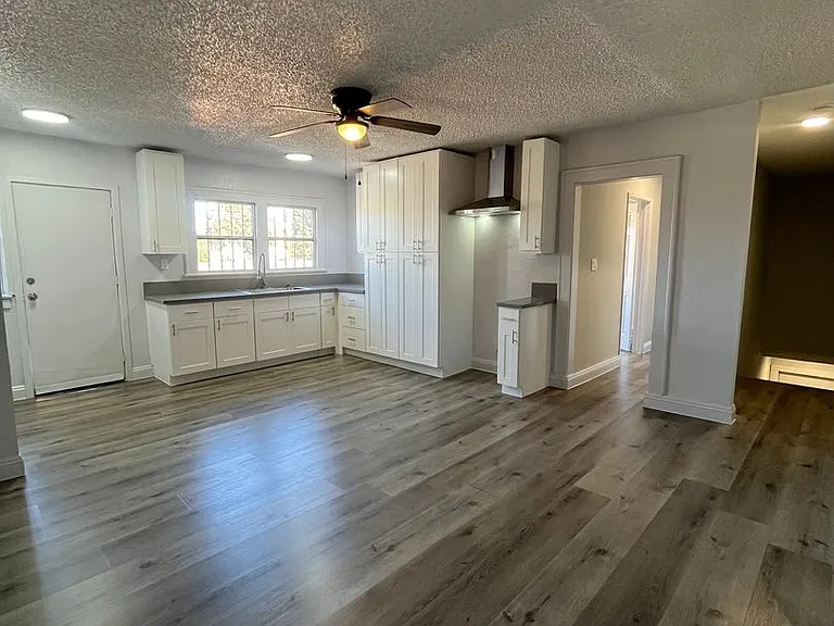 4277 S Kansas Ave — Photo 2