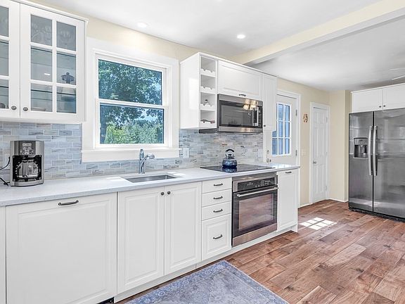 3rd image of 267 School St