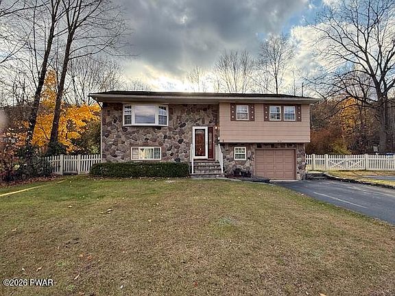 2nd image of 910 2nd St