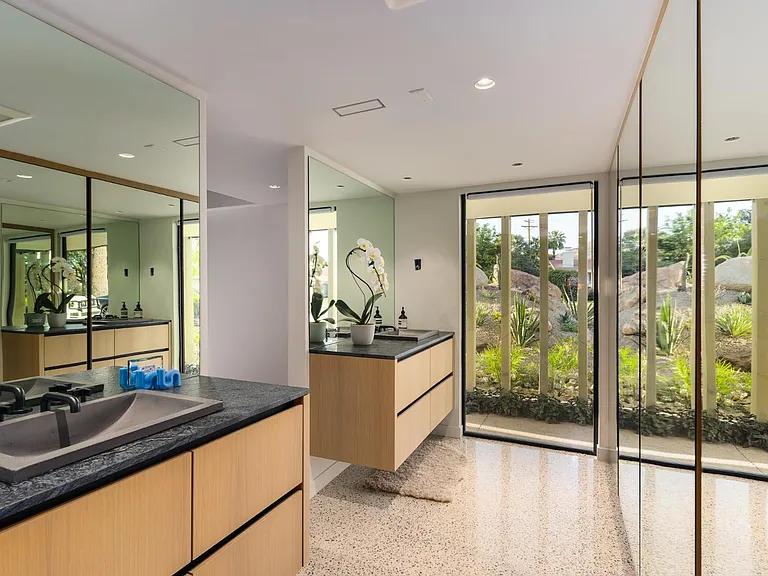 5311 E Mitchell Dr — Photo 15
