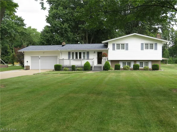 1248 Kay Dr, Lorain, OH 44053