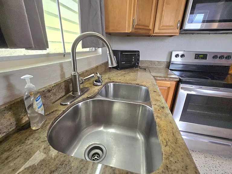 67 Golden Rock Est — Photo 9