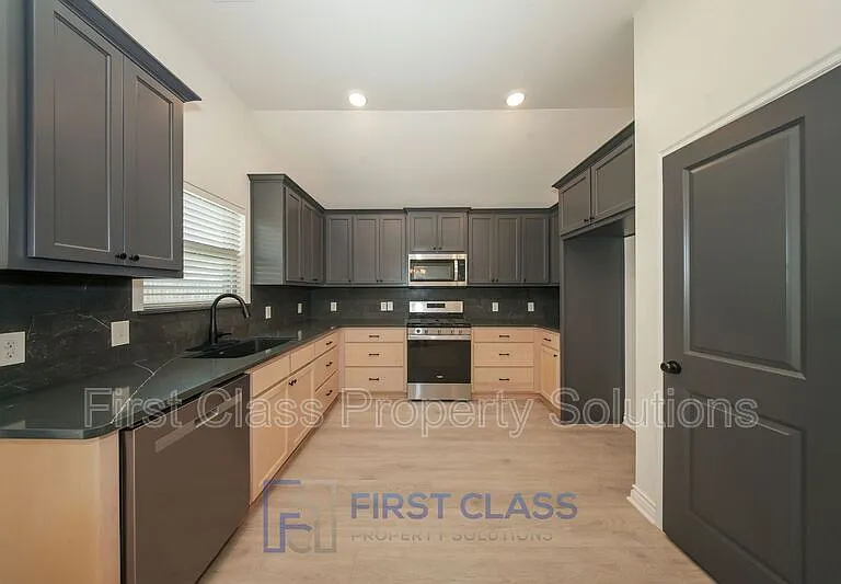 13305 Watson Dr — Photo 3