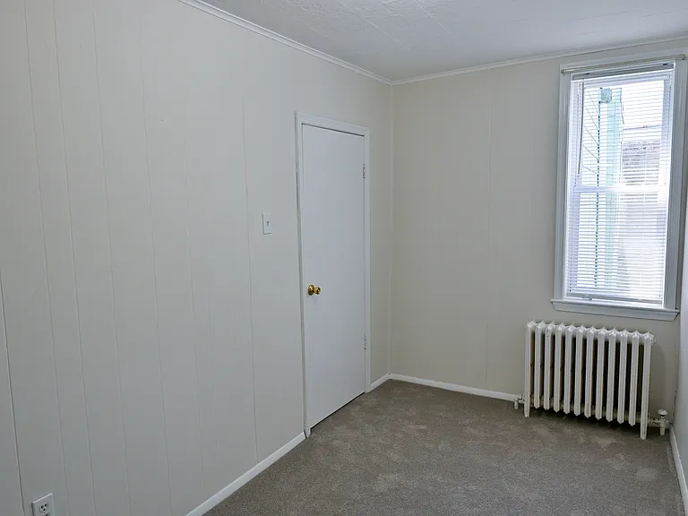 Bedroom 2 (Middle)