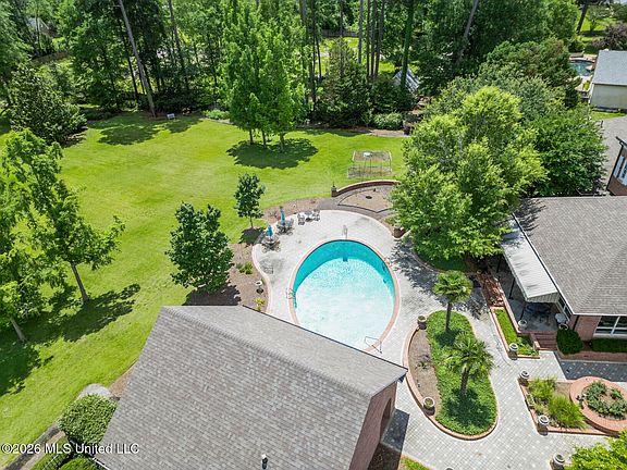 81st image of 147 Chantilly Dr