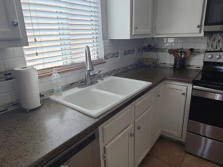 1126 E Charleston Ave — Photo 10