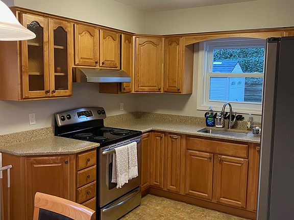 3rd image of 18 Elm Ave #2