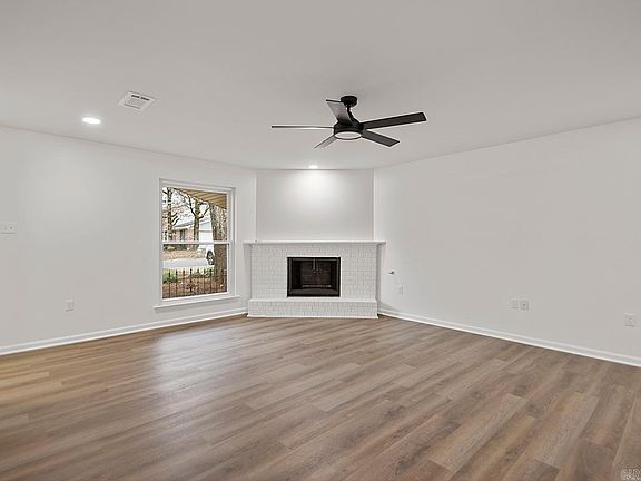4th image of 3921 Sierra Forest Dr