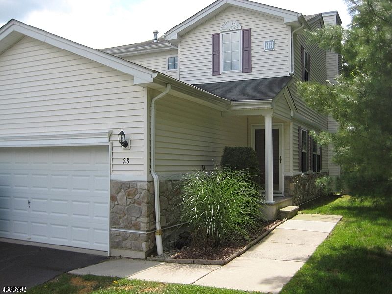 1st image of 28 Spruce Hills Ct
