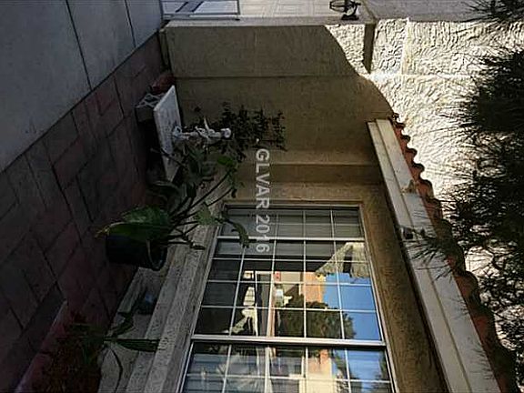 5th image of 9617 N Kinlock Ct
