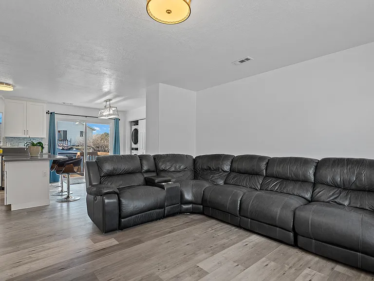722 S 1370 W — Photo 4
