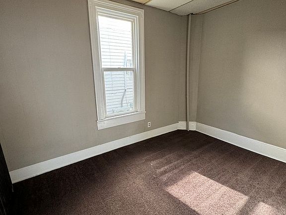 4th image of 610 W Creighton Ave #1