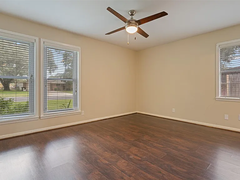 3808 Avenue O — Photo 23